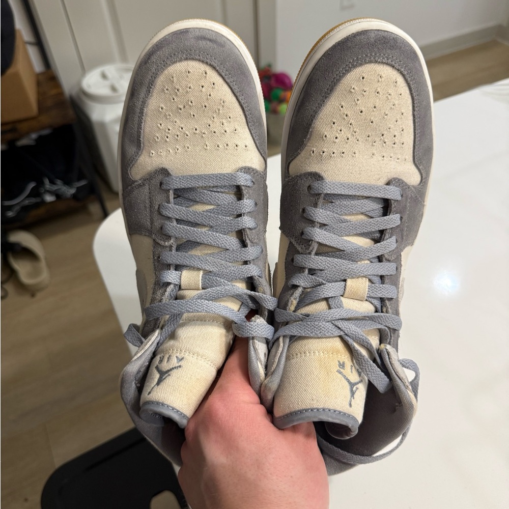 Jordan Air Jordan 1 SE Mid Coconut Milk Particle Grey DN4281-100 Suede Men's - Picture 6 of 7